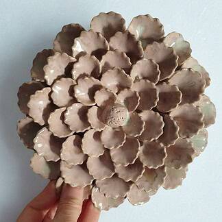 Knop om Beige bloemen van keramiek te kopen
