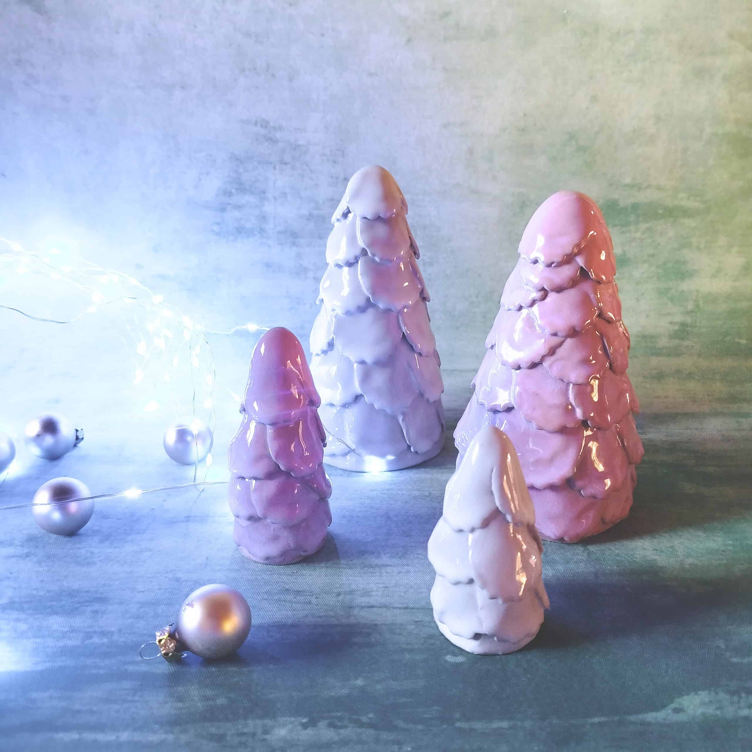 Keramieken kerstboompjes 2 Keramieken kerstboompjes - Afbeelding 2