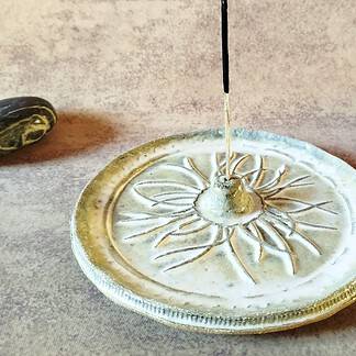 Knop om Handgemaakte wierookhouder te kopen